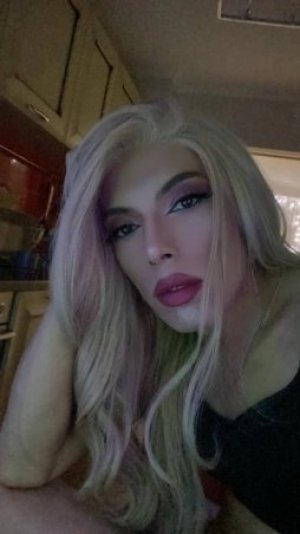 Транссексуалка Нарина